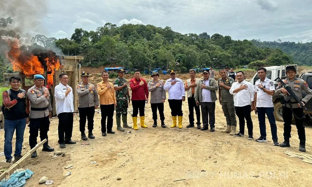 Operasi Bumi Hangus di Solok Selatan: Tembus Hutan 2 Jam, Satgas Ratakan Markas Tambang Emas Ilegal! - TAMBANG.NEWS