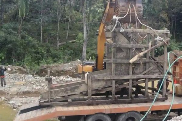 Belajar dari Tragedi "Desa yang Hilang dari Peta", Tim Gabungan Nagan Raya Bumi Hanguskan Sarang Tambang Emas Ilegal di Beutong! - TAMBANG.NEWS