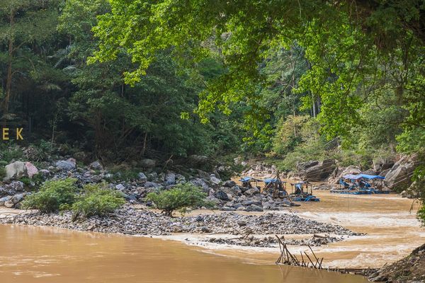 Dilema 'Legalisasi' Tambang Rakyat di Sumbar: Solusi Ekonomi atau Karpet Merah Kiamat Ekologis?